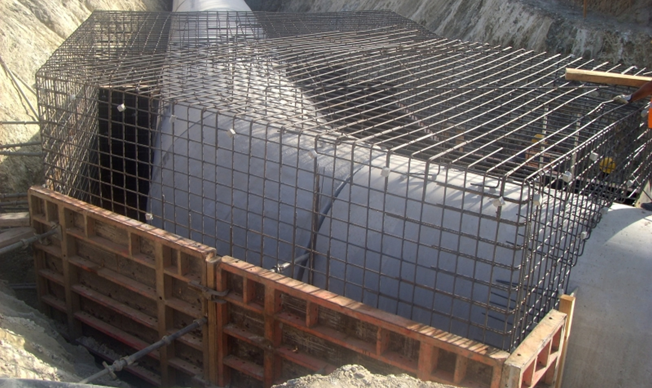 Construção do 2º troco do adutor de Pisão-Roxo