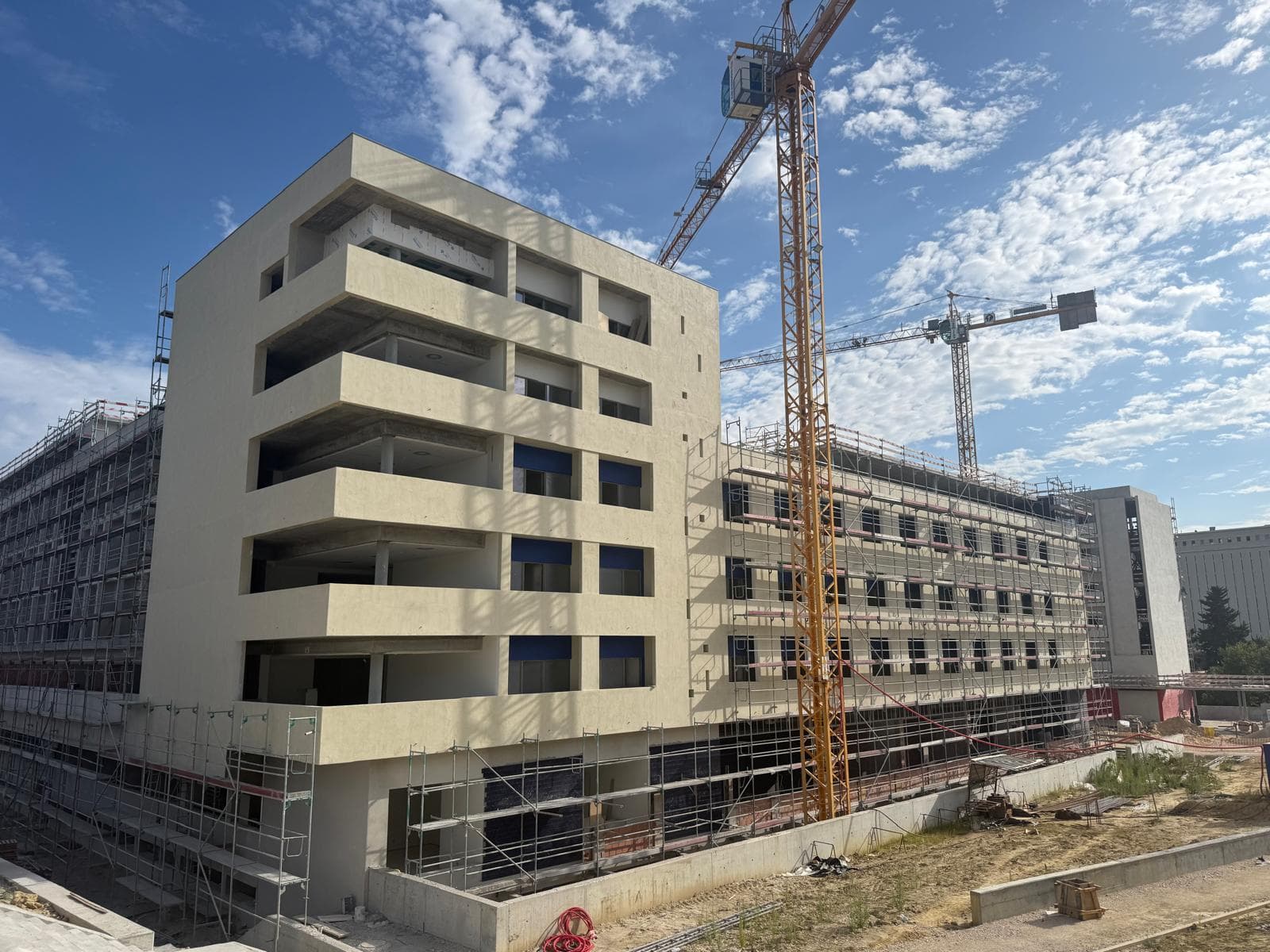 Empreitada de construção dos Edifícios 2 e 3, comércio, estacionamento, praça e exteriores, das Residências Universitárias da ULisboa